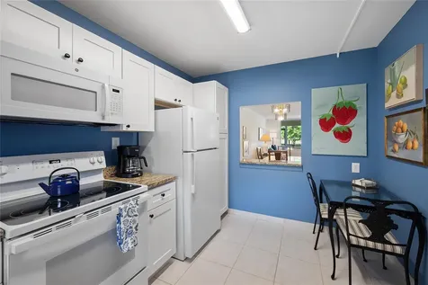 9420 S Hollybrook Lake Drive Pembroke Pines FL 33025