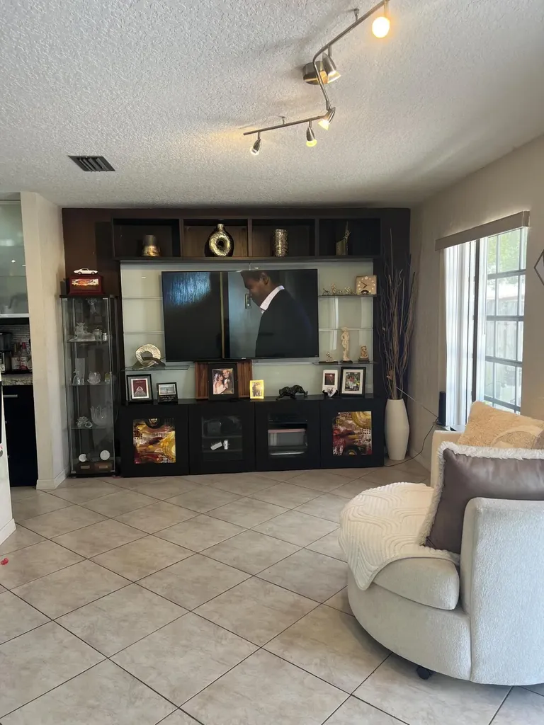 3310 NW 90th Avenue Coral Springs FL 33065
