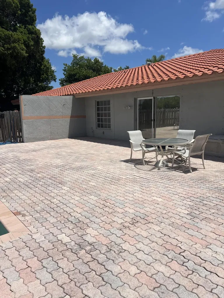 3310 NW 90th Avenue Coral Springs FL 33065