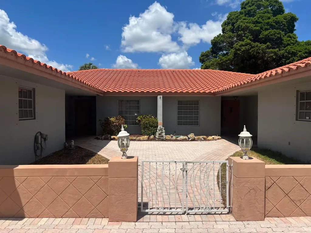 3310 NW 90th Avenue Coral Springs FL 33065