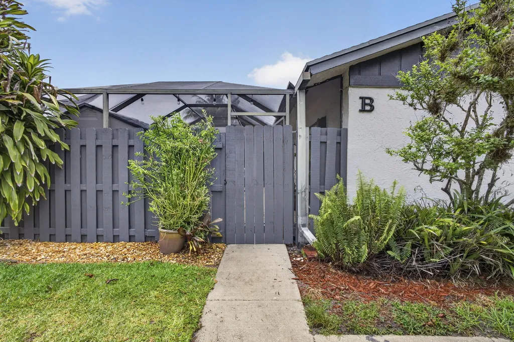 1057 Summit Trail Circle West Palm Beach FL 33415