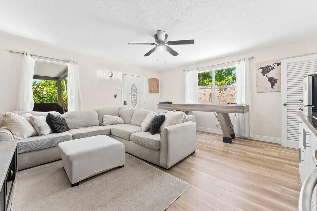 829 NE 17th Street Fort Lauderdale FL 33305