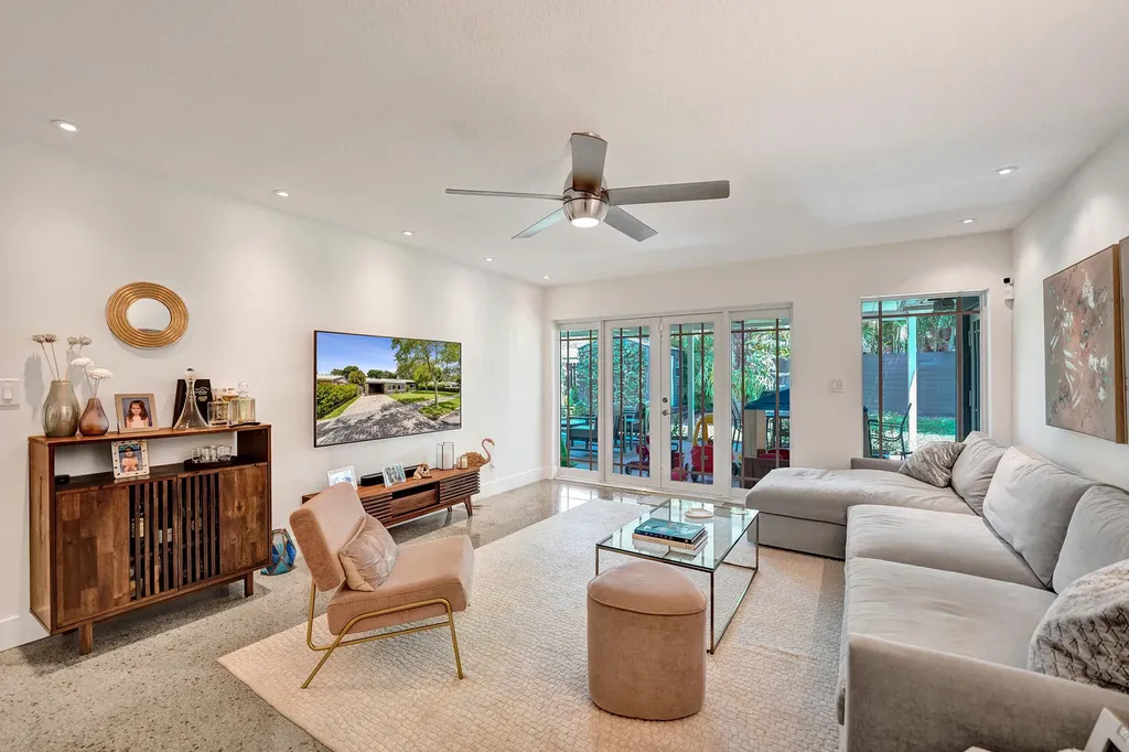 929 SW 18th Court Fort Lauderdale FL 33315