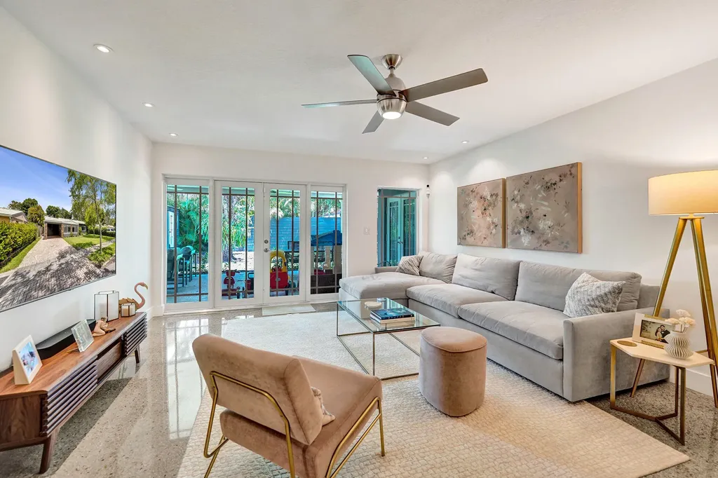 929 SW 18th Court Fort Lauderdale FL 33315