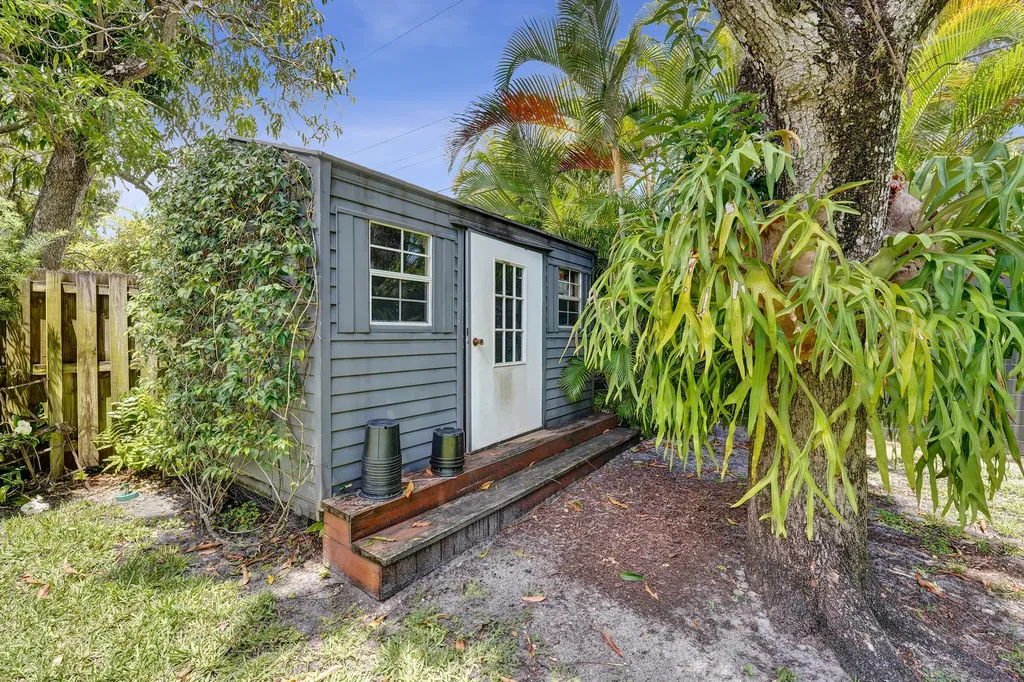929 SW 18th Court Fort Lauderdale FL 33315