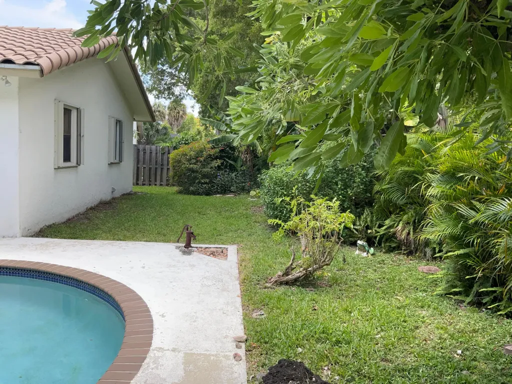 6114 Woodbury Road Boca Raton FL 33433