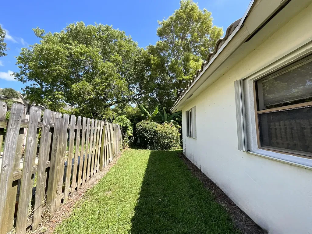 6114 Woodbury Road Boca Raton FL 33433