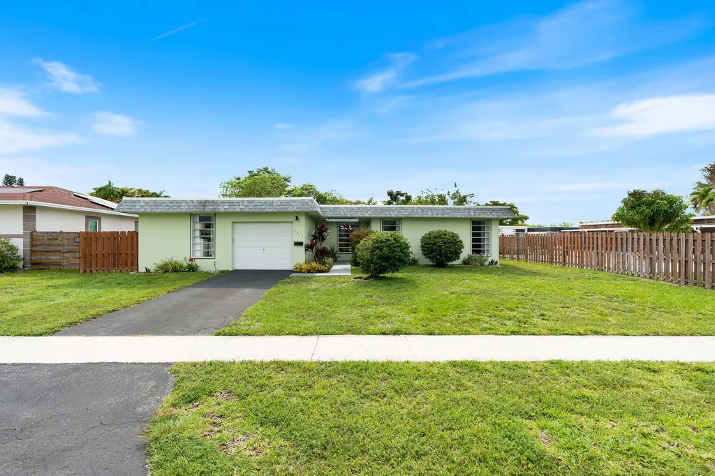 7815 NW 68th Terrace Tamarac FL 33321