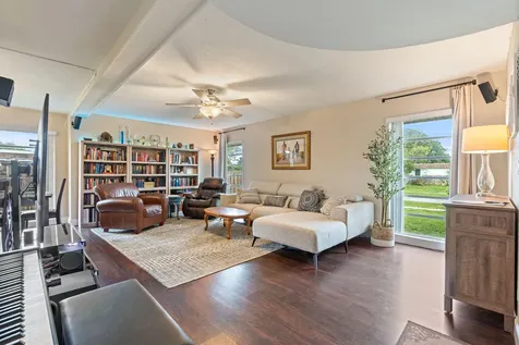 7815 NW 68th Terrace Tamarac FL 33321
