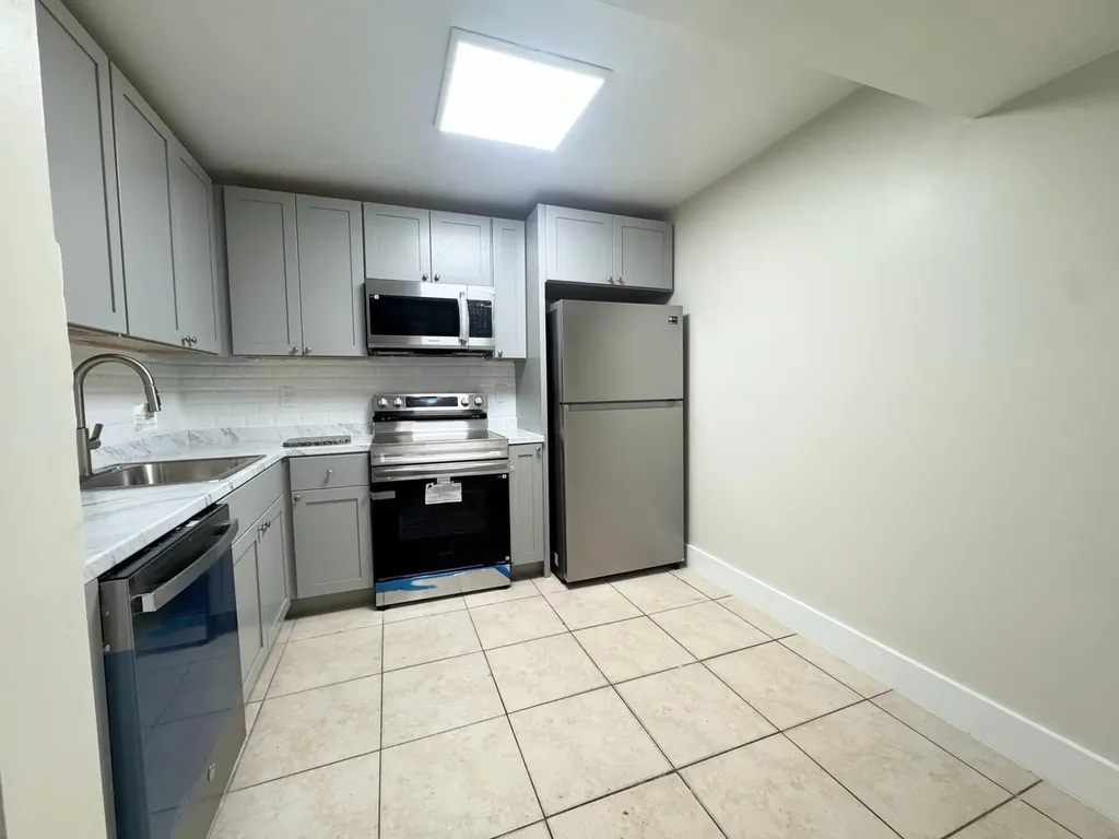 711 N Pine Island Road N Plantation FL 33324
