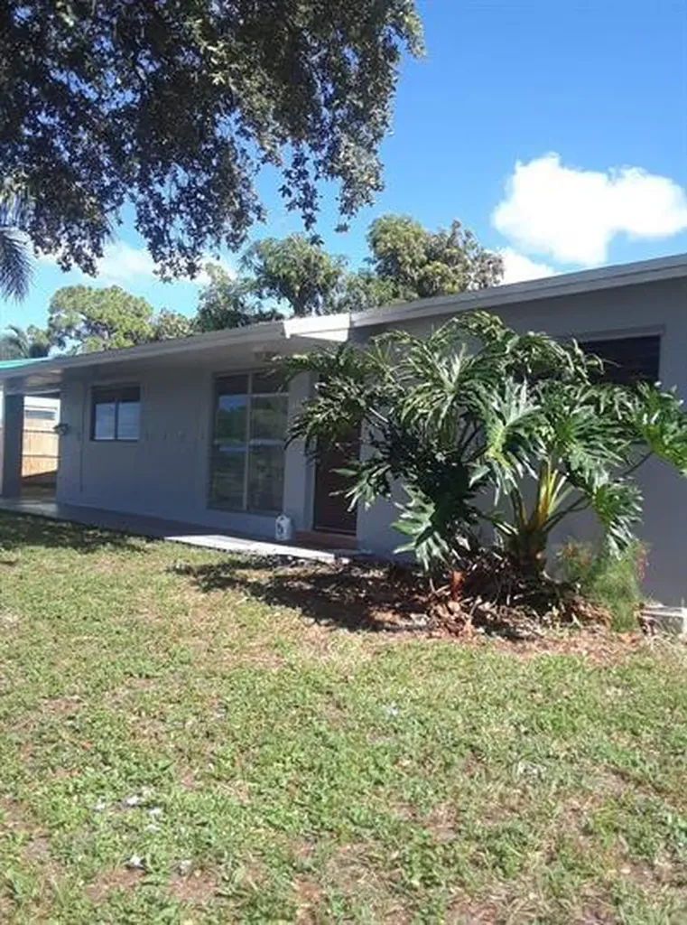223 SE 14th Place Deerfield Beach FL 33441