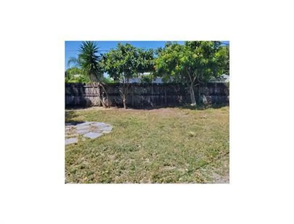 223 SE 14th Place Deerfield Beach FL 33441