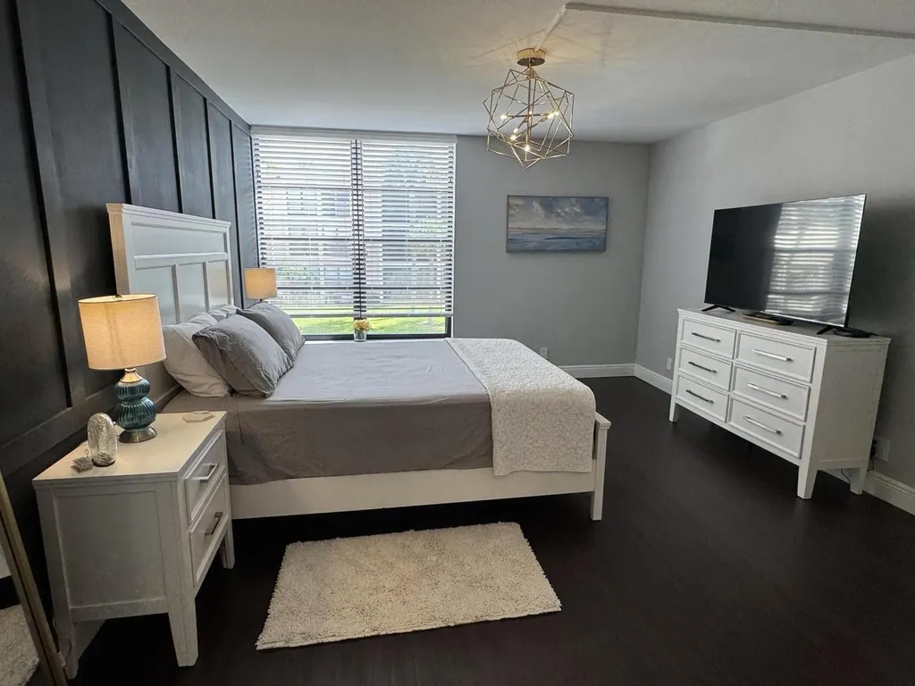 6 Royal Palm Way Boca Raton FL 33432