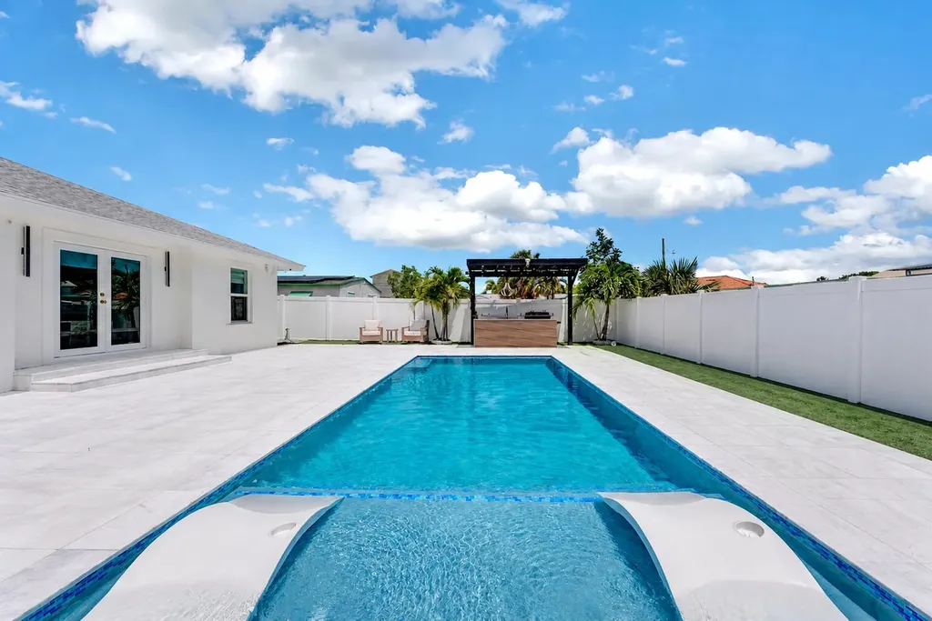 413 SW 15th Avenue Delray Beach FL 33444