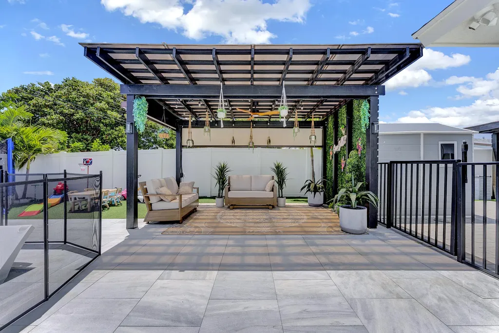 413 SW 15th Avenue Delray Beach FL 33444
