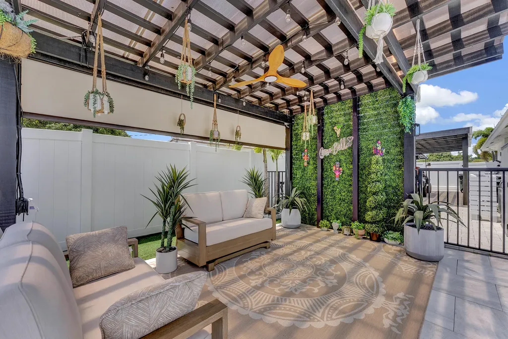 413 SW 15th Avenue Delray Beach FL 33444