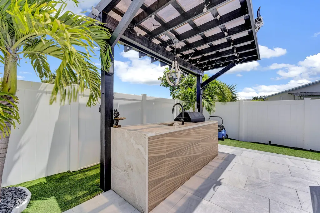 413 SW 15th Avenue Delray Beach FL 33444