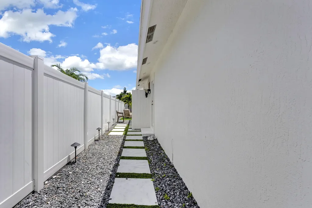 413 SW 15th Avenue Delray Beach FL 33444