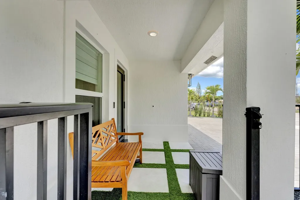 413 SW 15th Avenue Delray Beach FL 33444