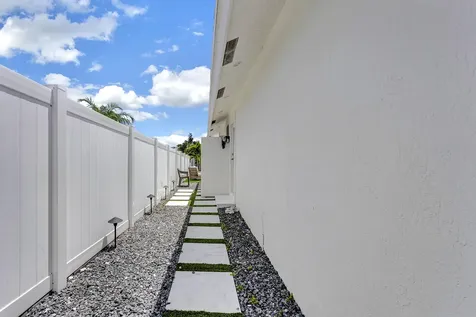 413 SW 15th Avenue Delray Beach FL 33444