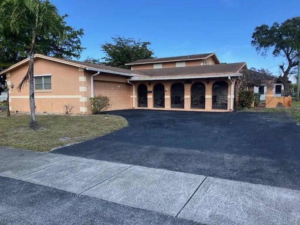 2320 NW 30th Way Fort Lauderdale FL 33311