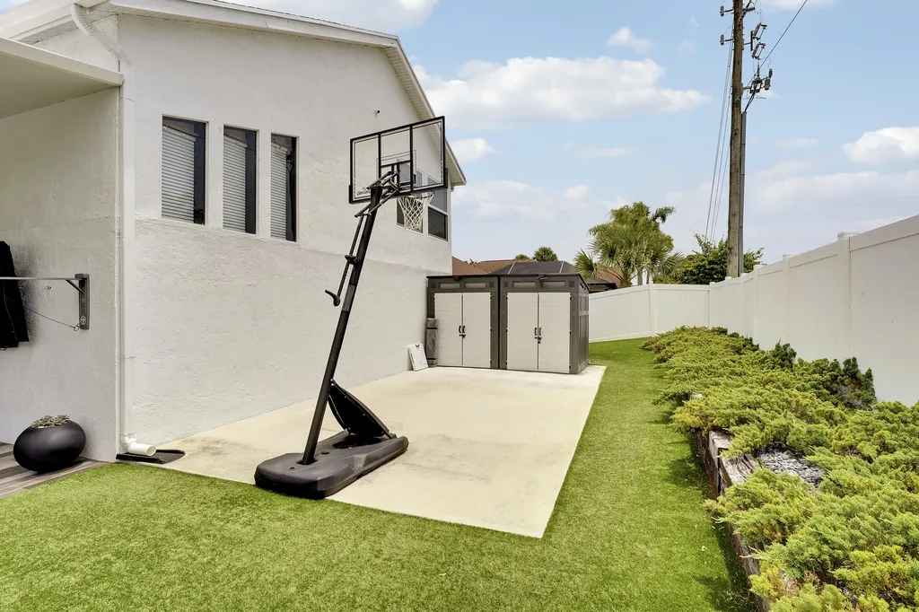 3 Meadows Park Lane Boynton Beach FL 33436