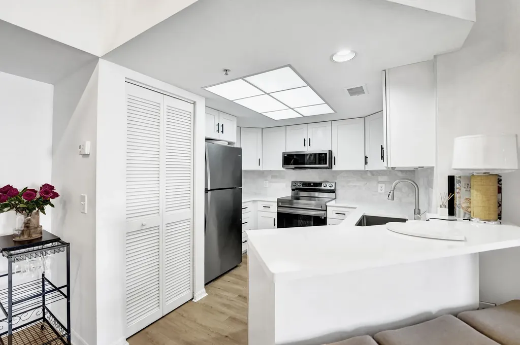 2125 SE 10th Avenue Fort Lauderdale FL 33316