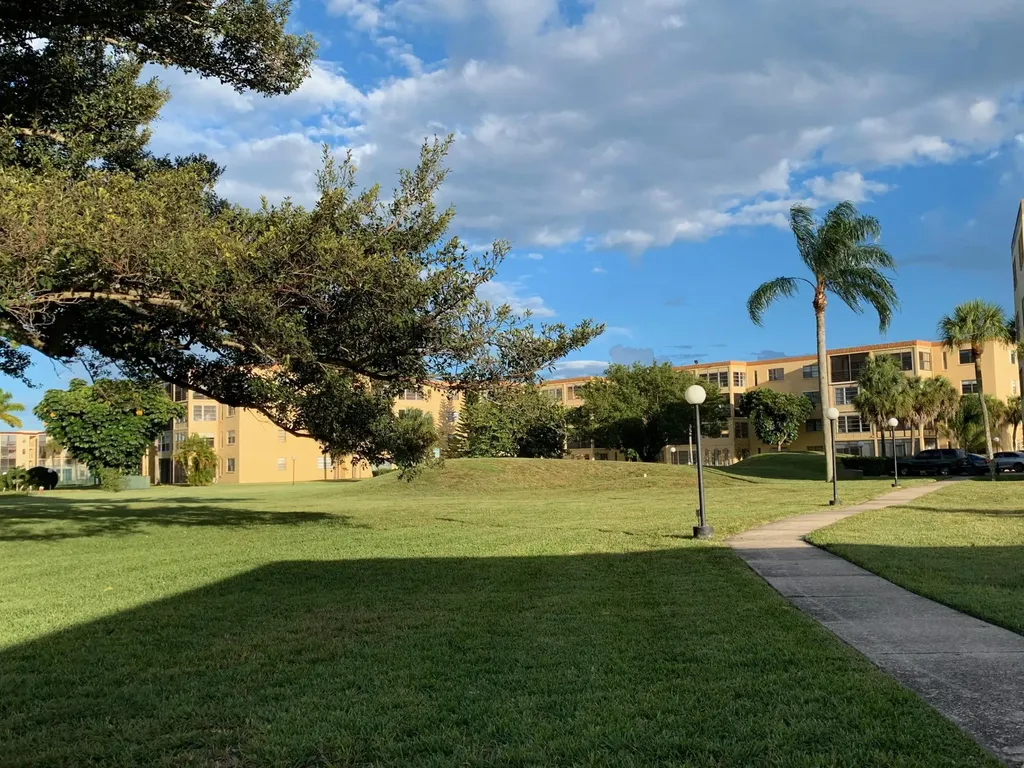 9355 SW 8th Street Boca Raton FL 33428