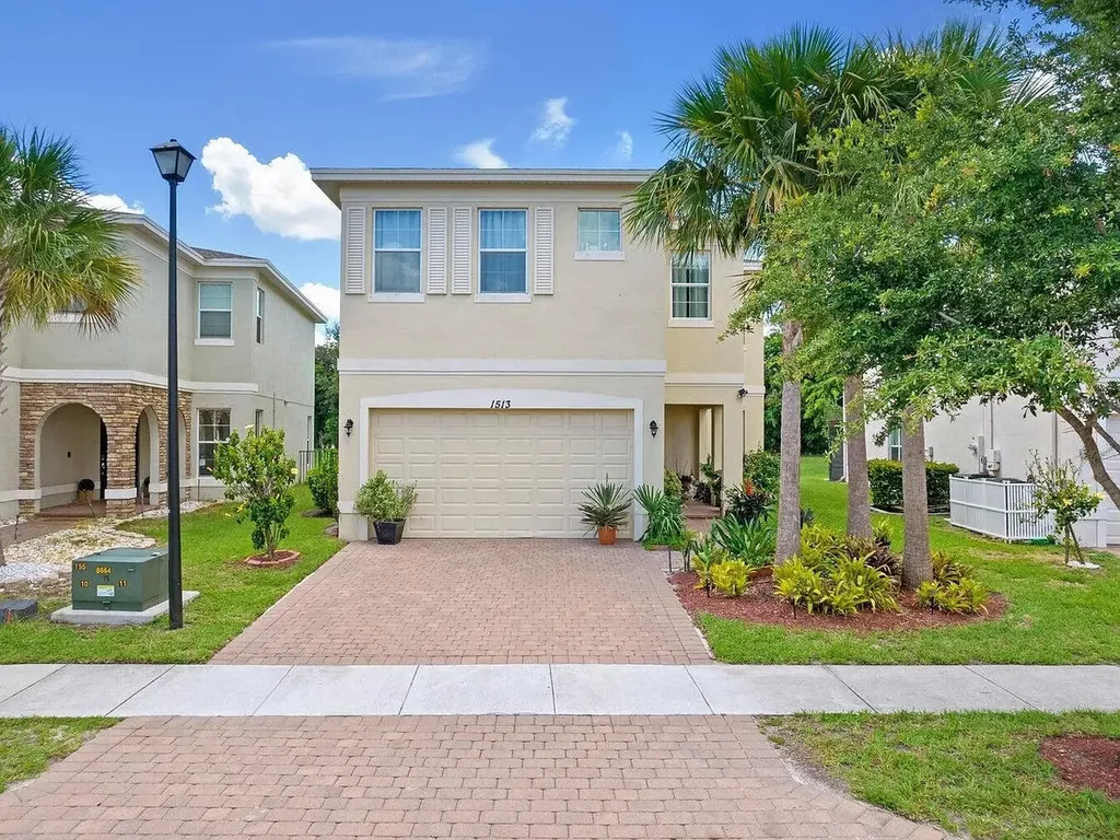1513 NW Cataluna Circle Port St Lucie FL 34986