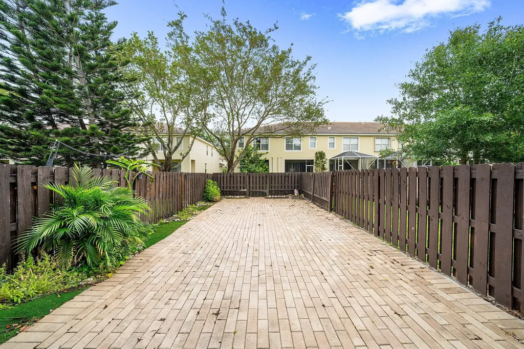9663 Lago Drive Boynton Beach FL 33472
