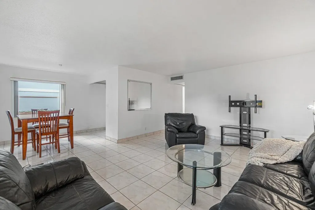 260 Brittany F Delray Beach FL 33446
