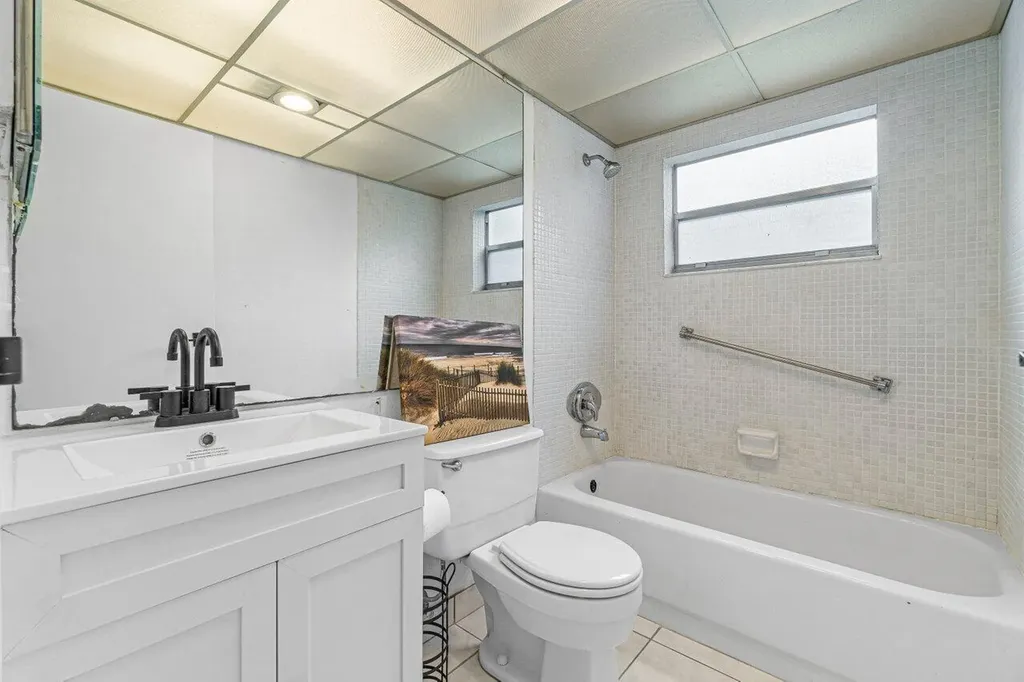 260 Brittany F Delray Beach FL 33446