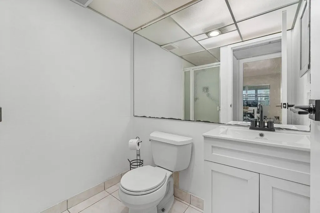 260 Brittany F Delray Beach FL 33446