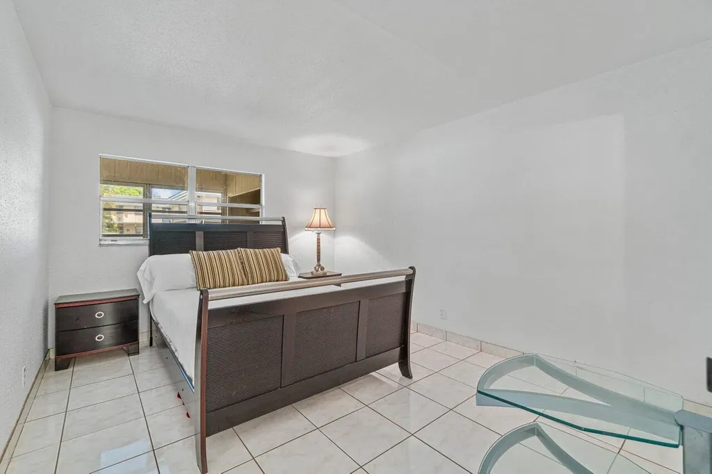 260 Brittany F Delray Beach FL 33446