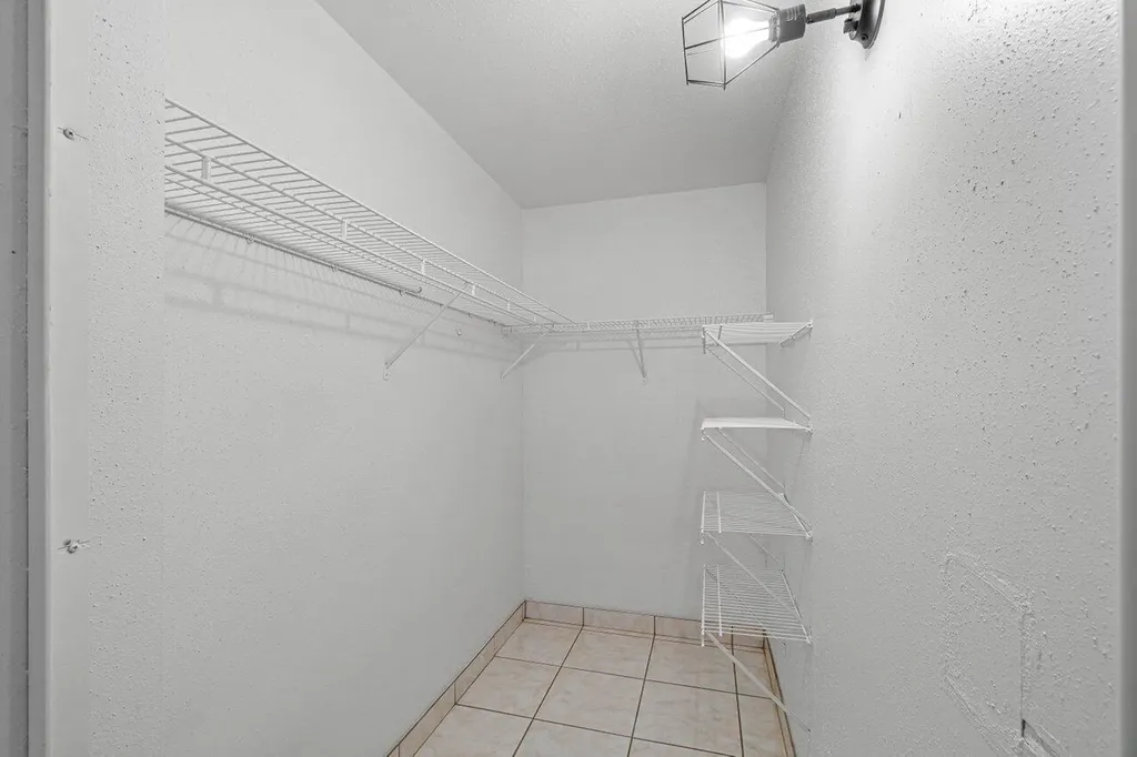 260 Brittany F Delray Beach FL 33446