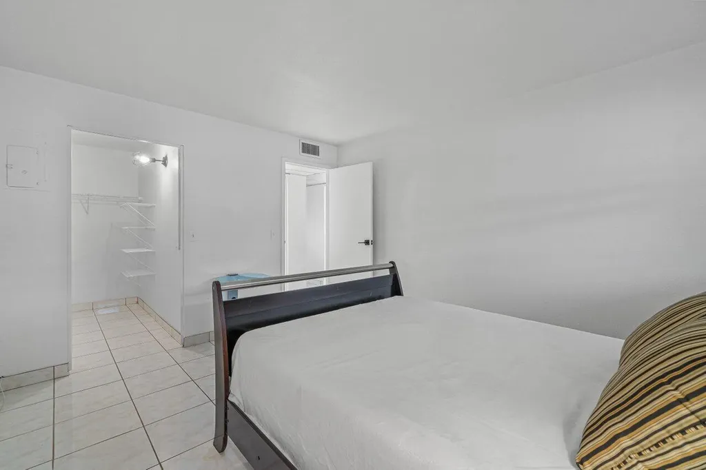 260 Brittany F Delray Beach FL 33446