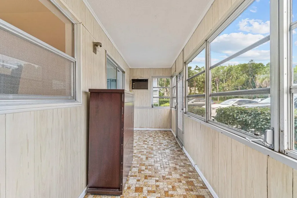 260 Brittany F Delray Beach FL 33446