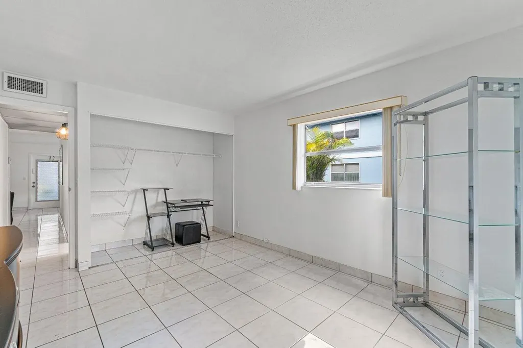 260 Brittany F Delray Beach FL 33446