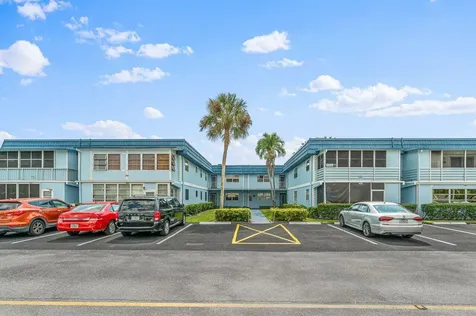 260 Brittany F Delray Beach FL 33446