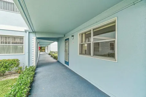 260 Brittany F Delray Beach FL 33446