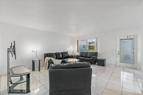 260 Brittany F Delray Beach FL 33446