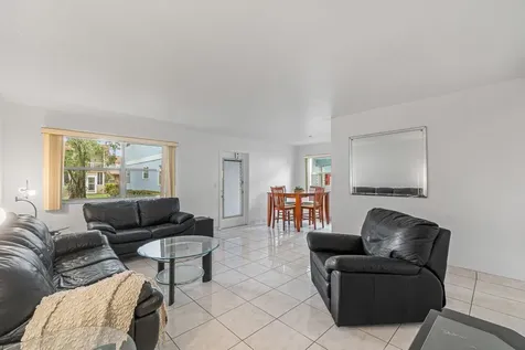 260 Brittany F Delray Beach FL 33446