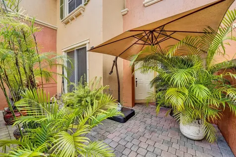4926 Spinnaker Drive Fort Lauderdale FL 33312