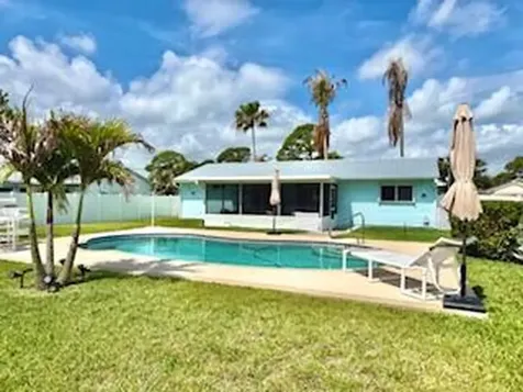1751 SE Mansfield Street Port St Lucie FL 34952