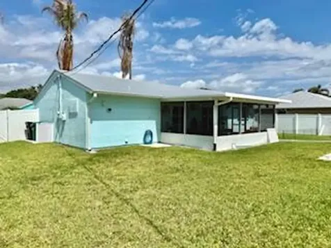 1751 SE Mansfield Street Port St Lucie FL 34952