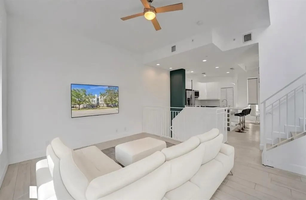 703 SE 16th Court Fort Lauderdale FL 33316