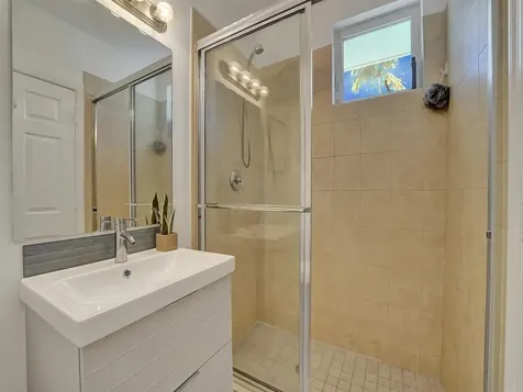 703 SE 16th Court Fort Lauderdale FL 33316