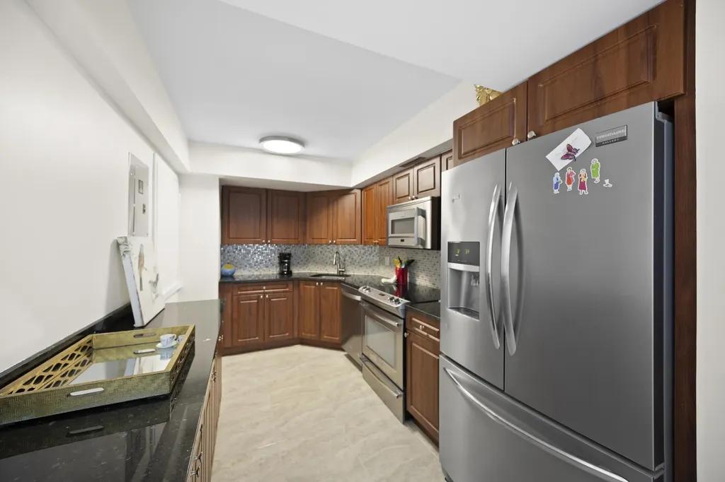2425 Presidential Way West Palm Beach FL 33401