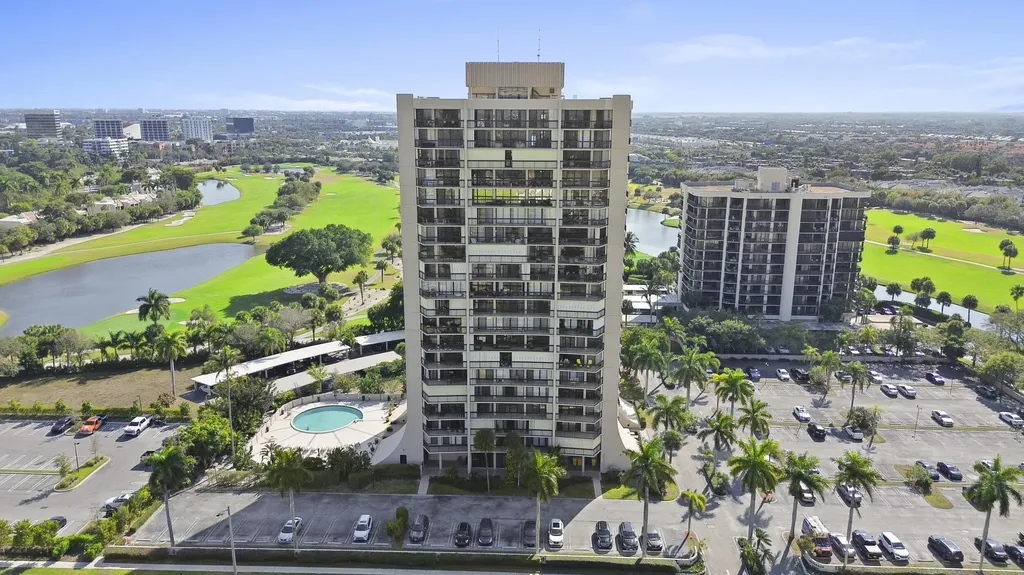 2425 Presidential Way West Palm Beach FL 33401