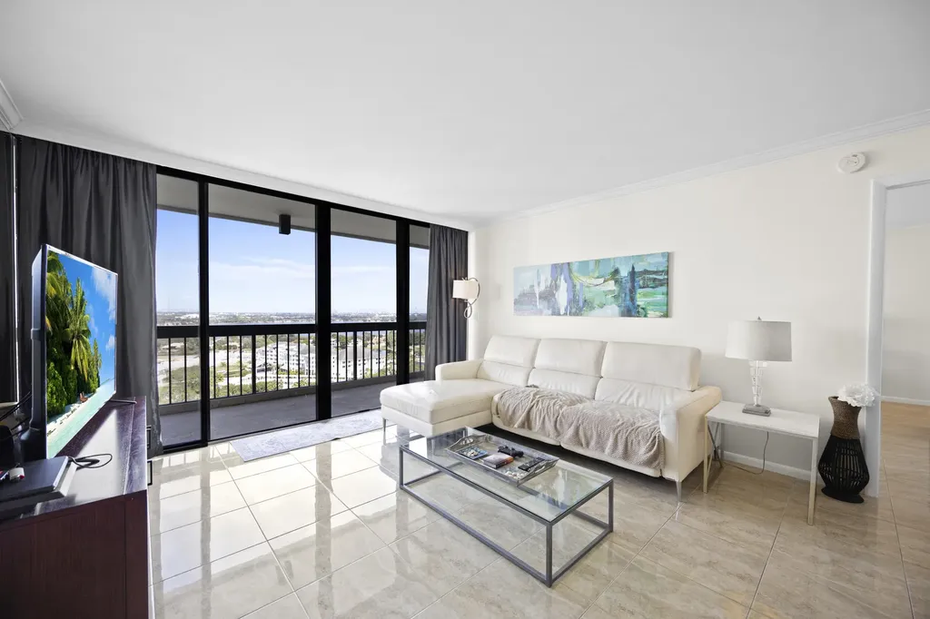 2425 Presidential Way West Palm Beach FL 33401